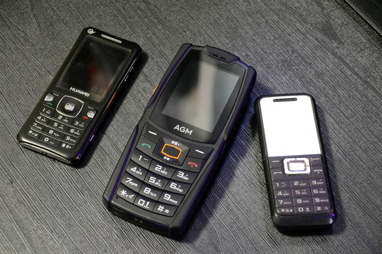 诺基亚515怎么装卡？诺基亚105如何插卡？