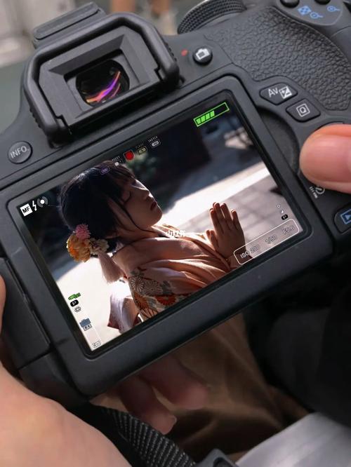 佳能300d怎么拍照，佳能300d拍照没有显示屏嘛？-第4张图片-优品飞百科