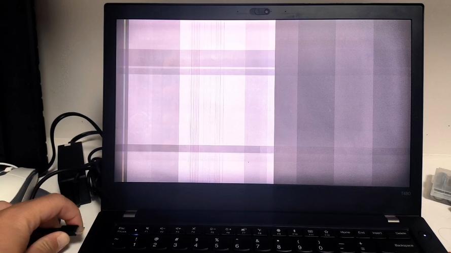 笔记本闪屏是什么原因造成的？笔记本闪屏是什么原因造成的怎么解决？-第7张图片-优品飞百科