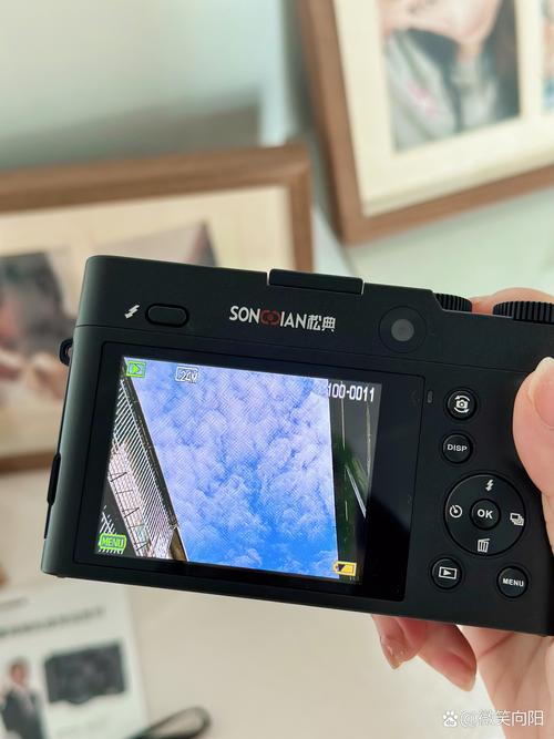 松典相机怎么安装内存卡？松典相机怎么把照片传到手机上？-第2张图片-优品飞百科