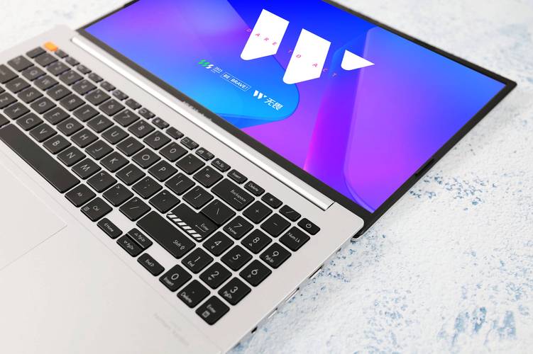 华硕无畏pro14屏幕伤眼吗？华硕无畏pro14屏幕能用多久？-第1张图片-优品飞百科