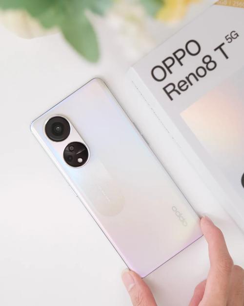 opporeno8pro是直屏还是曲屏，oppo 8pro？