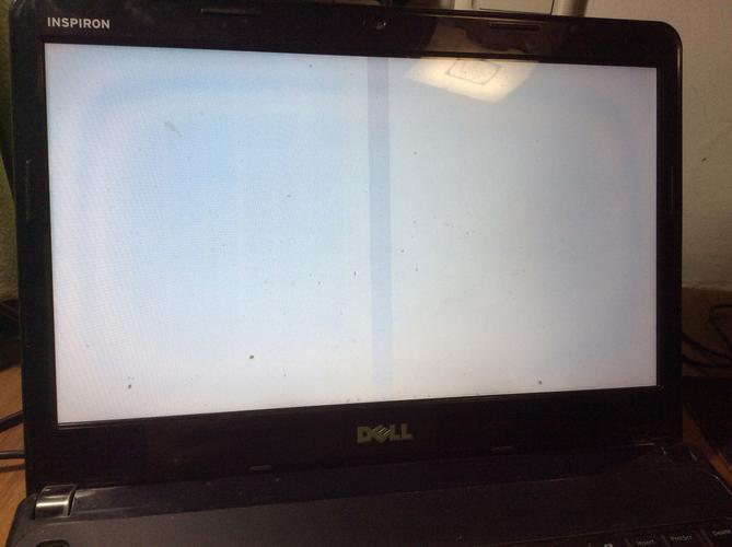 电脑白屏是怎么回事？电脑一下黑屏一下亮屏是怎么回事？-第2张图片-优品飞百科