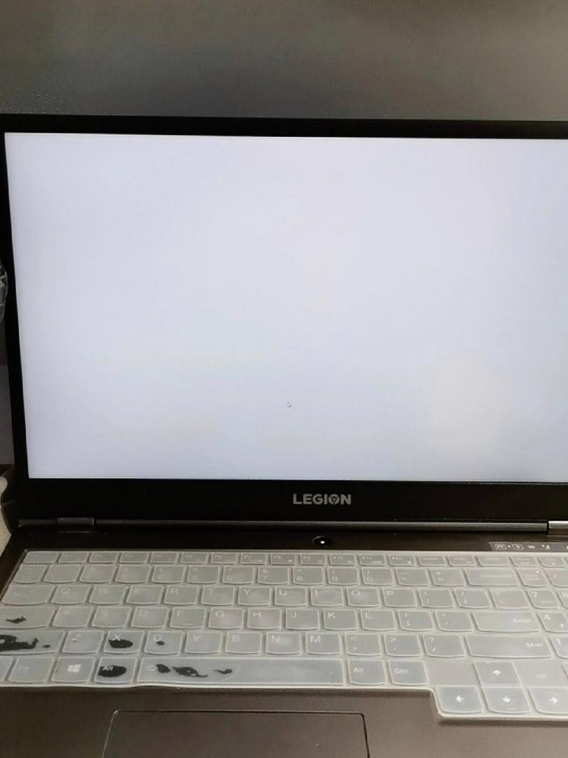 电脑白屏是怎么回事？电脑一下黑屏一下亮屏是怎么回事？-第3张图片-优品飞百科