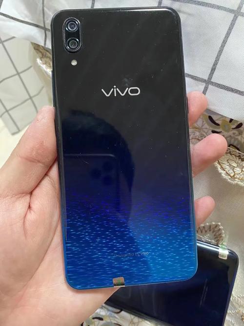 vivox23幻彩版卖多少钱，vivox23幻彩版市场价多少钱？