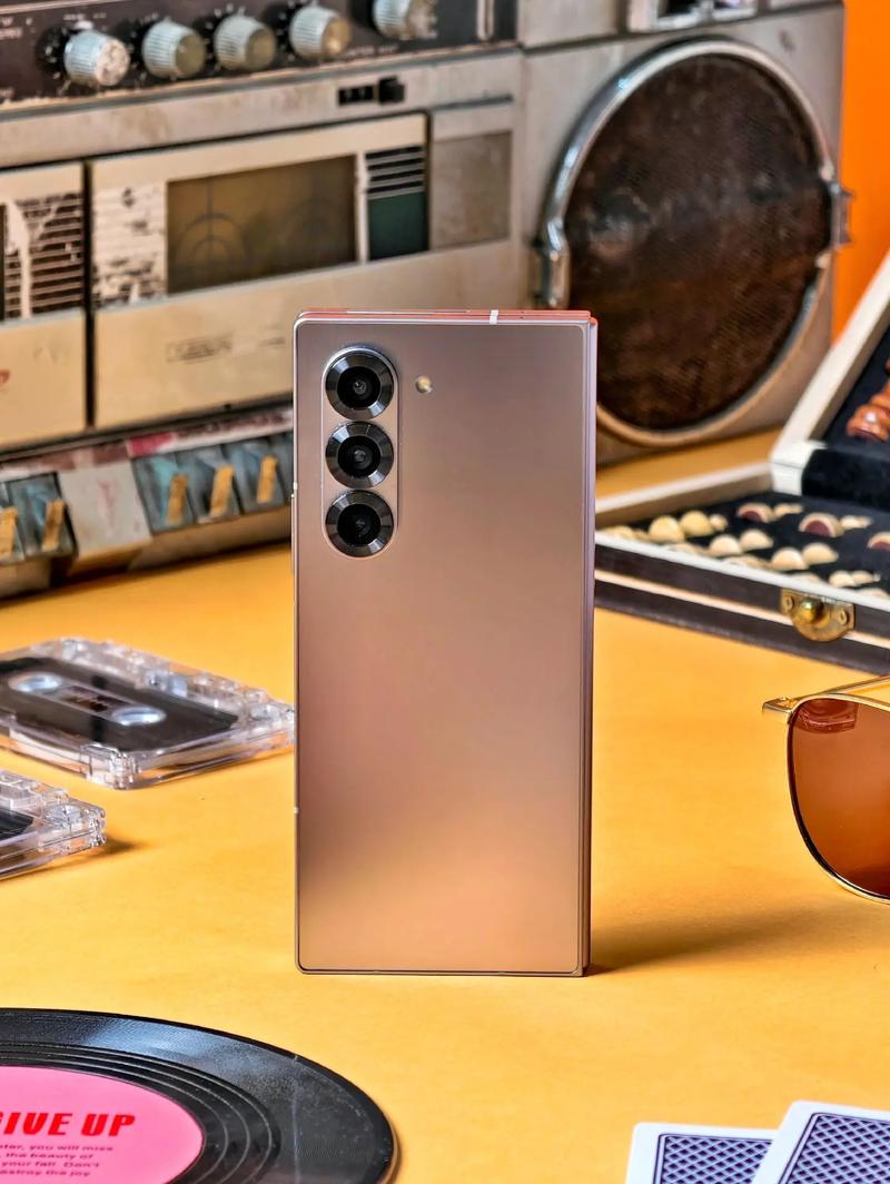 三星折叠是双卡双待吗，三星折叠屏手机是否双卡-第4张图片-优品飞百科