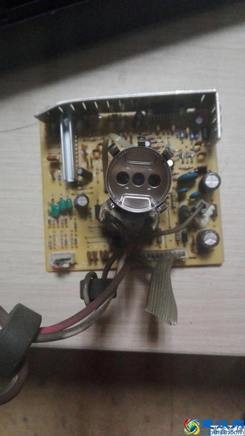 飞利浦液晶显示器怎么拆？飞利浦显示屏拆解视频教程？-第3张图片-优品飞百科