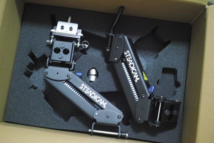 斯坦尼康稳定器多少钱？斯坦尼康和三轴稳定器最大的区别？