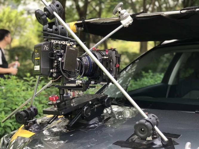 斯坦尼康稳定器多少钱？斯坦尼康和三轴稳定器最大的区别？-第2张图片-优品飞百科