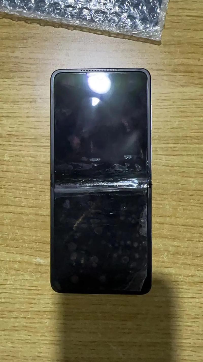 oppofindx2屏幕碎了多少钱，oppofindx2碎屏图片？