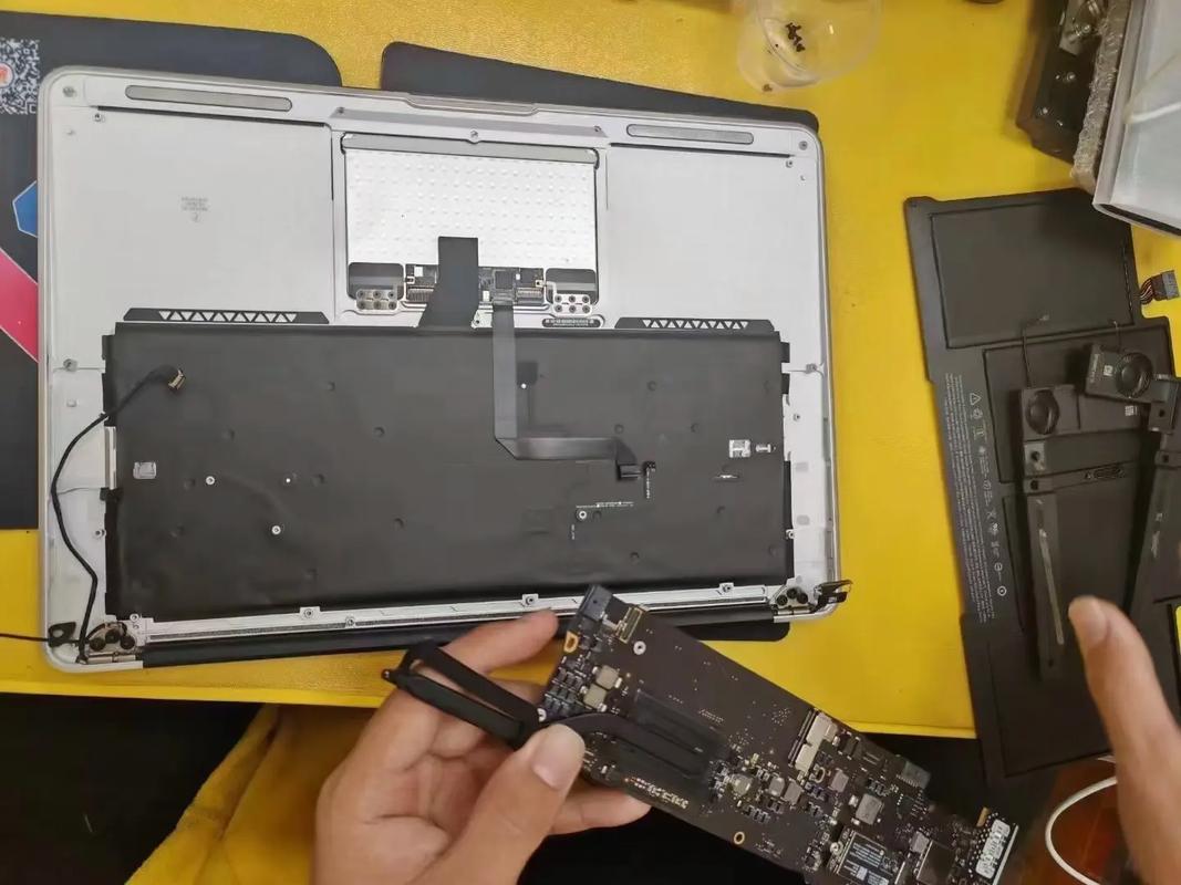 笔记本键盘怎么拆卸？惠普笔记本键盘怎么拆卸？-第4张图片-优品飞百科