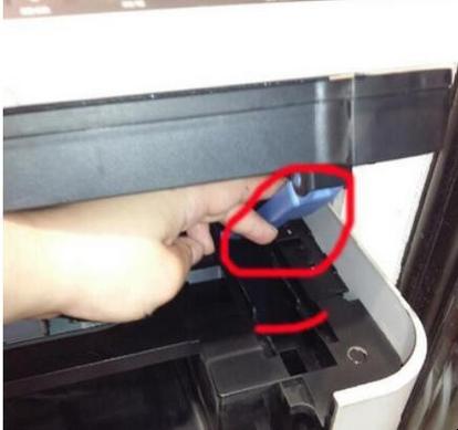 富士施乐打印机墨盒怎么取出？富士施乐s2011墨盒拆解？-第4张图片-优品飞百科