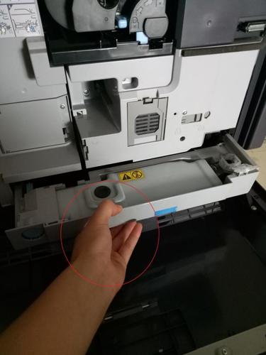 富士施乐打印机墨盒怎么取出？富士施乐s2011墨盒拆解？-第6张图片-优品飞百科