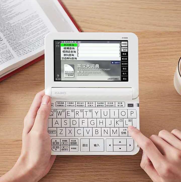 卡西欧电子词典可以玩游戏吗？卡西欧电子词典用什么电池？-第2张图片-优品飞百科