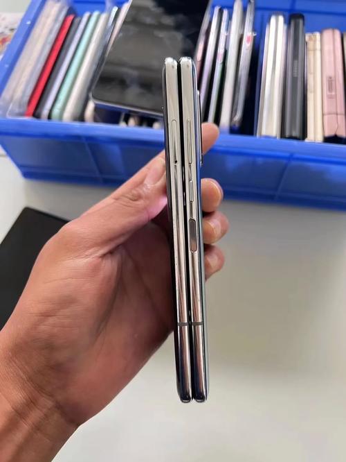 三星折叠f9000多少钱？三星折叠f9000评测？