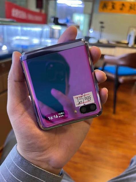 三星折叠f9000多少钱？三星折叠f9000评测？-第3张图片-优品飞百科