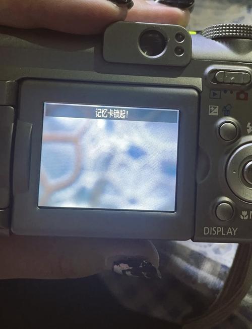 三星es65相机内存卡在哪里，三星s600相机内存卡？