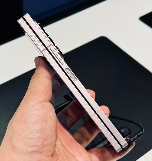 三星折叠1代和2代区别，三星折叠1代和2代区别在哪？-第2张图片-优品飞百科