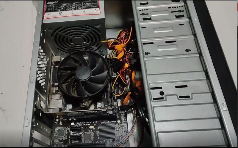 一个电脑可以装几个硬盘，一台电脑能装几个硬盘？