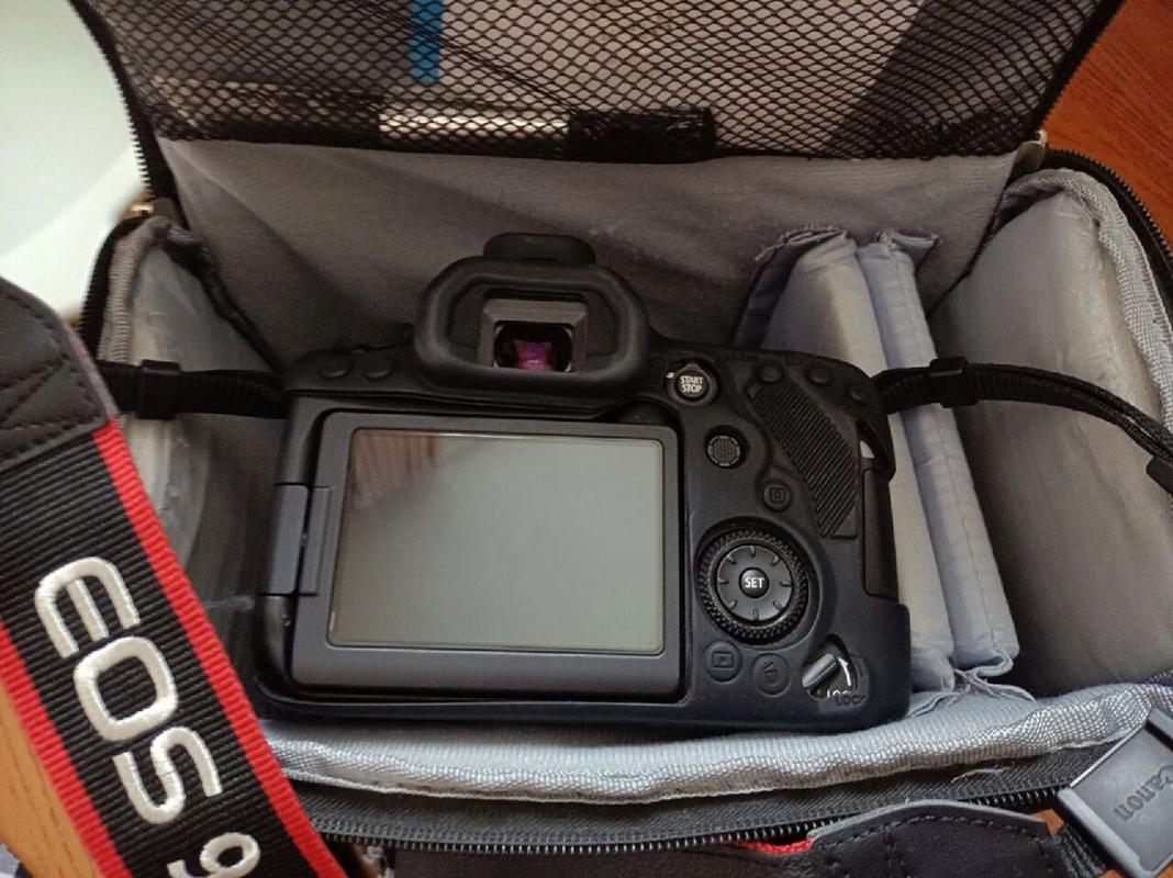 单反放普通相机包会受潮吗，单反相机在包里怎样摆放？-第7张图片-优品飞百科