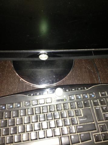 电脑主机开着显示器不亮怎么回事？电脑主机开着显示器不亮怎么回事儿？-第2张图片-优品飞百科