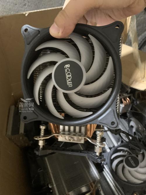 四铜管散热器和水冷哪个好，铜管散热和水冷散热？-第2张图片-优品飞百科