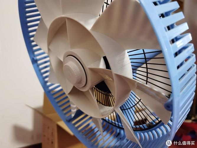 小米电风扇扇叶怎么取不下来？小米电风扇拆解如何取下叶片？
