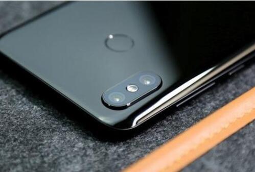 小米8屏幕指纹版有什么缺点？小米8屏幕指纹版好用吗质量怎么样？