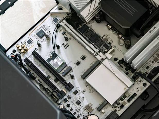 硬盘怎么装在机箱，硬盘装在机箱位置图？-第5张图片-优品飞百科