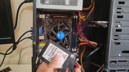 硬盘怎么装在机箱，硬盘装在机箱位置图？-第6张图片-优品飞百科