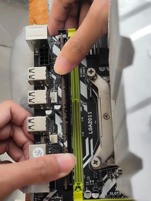 台式内存条怎么装，台式内存条怎么装视频？-第3张图片-优品飞百科