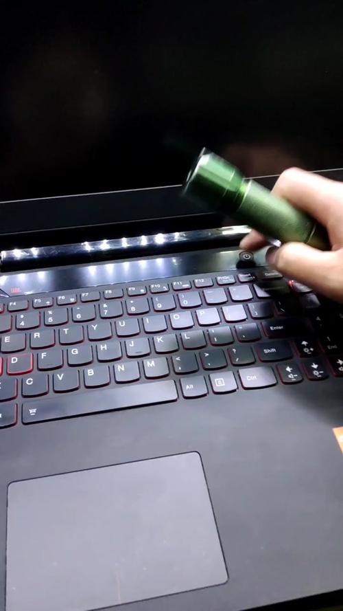 笔记本电脑怎么把键盘弄亮，怎么把笔记本的键盘弄亮-第2张图片-优品飞百科