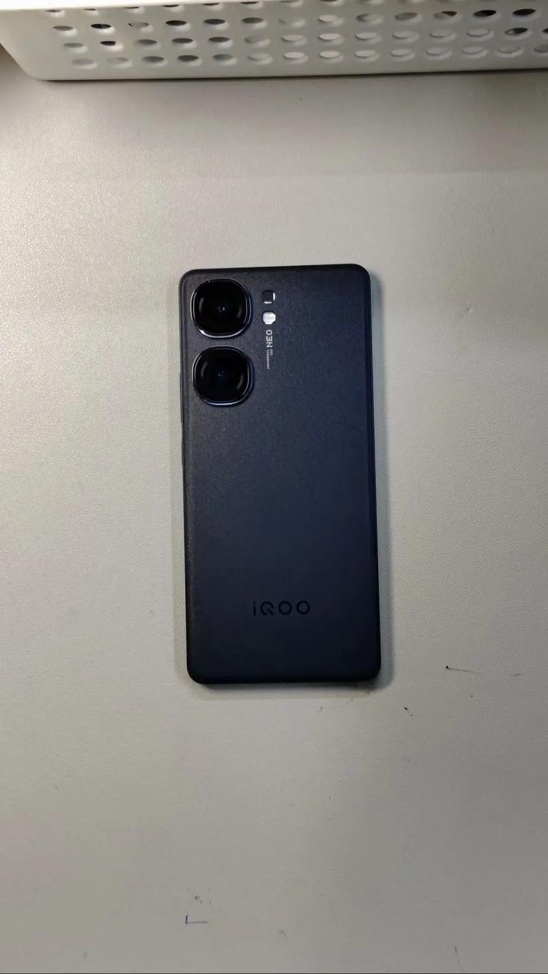 iqoo9pro是什么屏幕，iqoopro屏幕参数？-第2张图片-优品飞百科