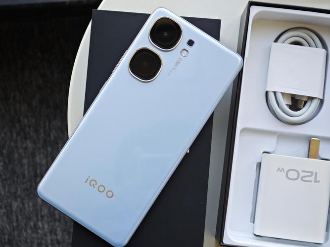 iqoo9pro是什么屏幕，iqoopro屏幕参数？-第4张图片-优品飞百科