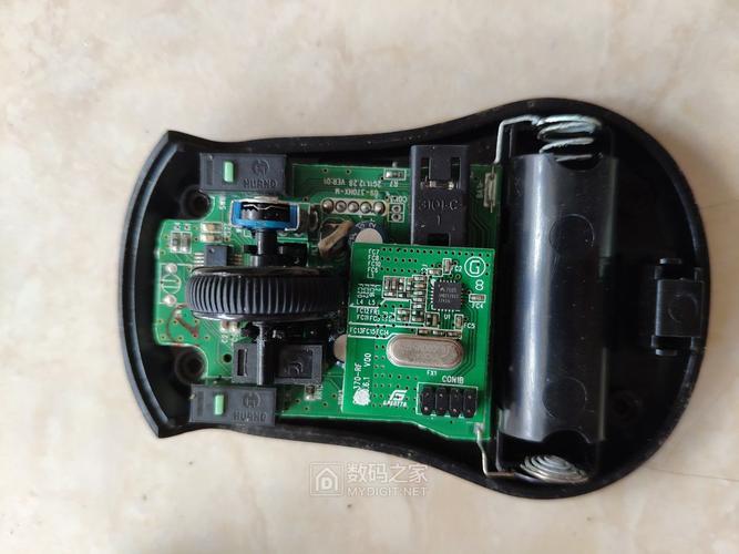 双飞燕鼠标电池盖怎么打开？双飞燕无限鼠标电池后盖滑不开？-第3张图片-优品飞百科