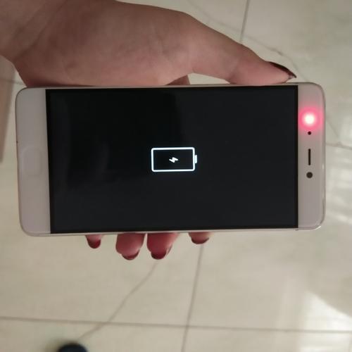 小米9突然黑屏开不了机右上角灯闪烁什么原因，小米9开机闪一下小米就黑屏-第1张图片-优品飞百科