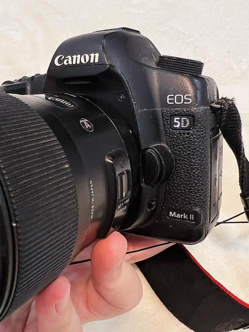 佳能5d2闪光灯在哪开？佳能5d2的开关在哪里？-第6张图片-优品飞百科
