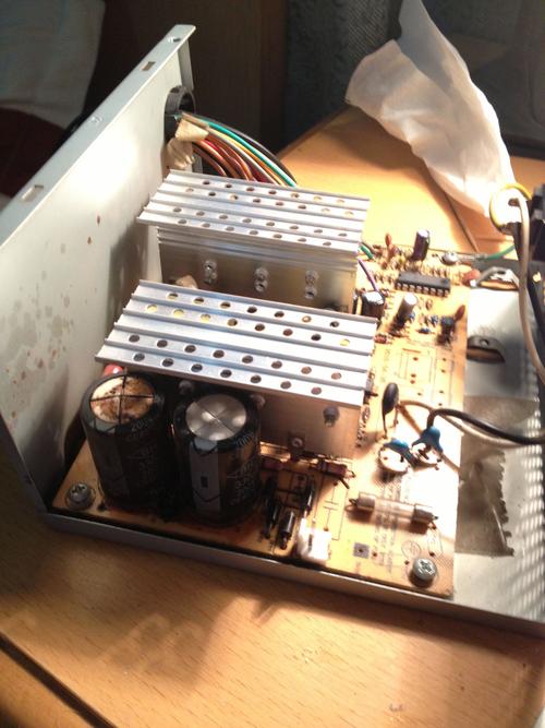 电源坏了电脑会出现什么状况，电脑电源坏了会有什么反应？-第1张图片-优品飞百科