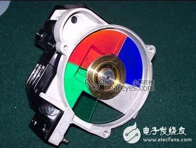 戴尔1410x最大投影，戴尔1410x投影仪吊装小螺丝多大？