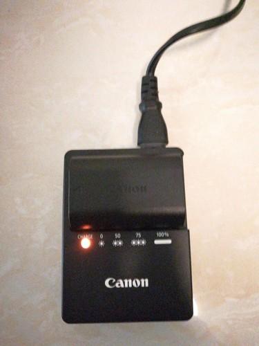 佳能摄像机充电口坏？佳能相机充电器插头？