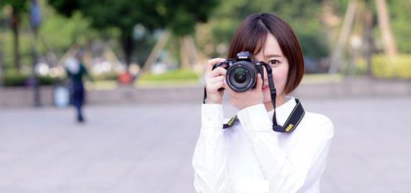 数码单反相机的握机姿势有哪几种？数码单反相机的握机姿势有哪几种类型？-第8张图片-优品飞百科