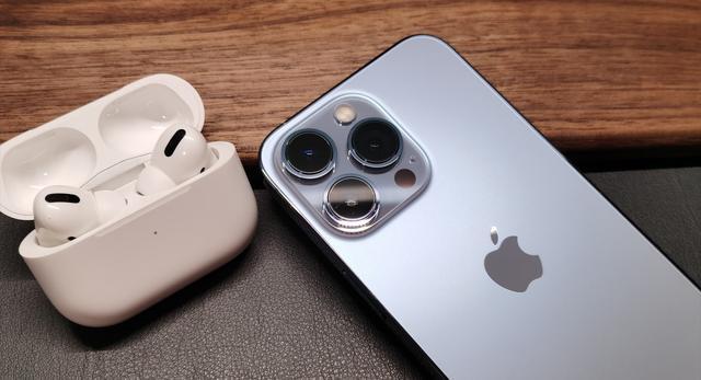 小米12pro相当于苹果几，iphone12pro对比小米10？-第2张图片-优品飞百科