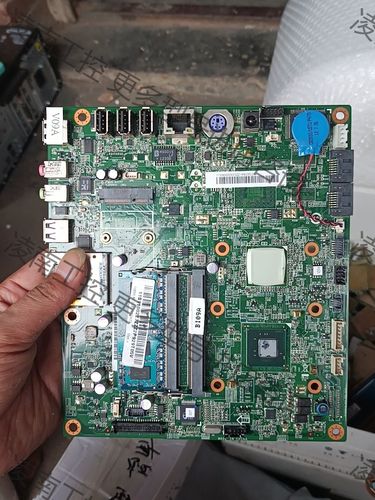 cpud525是几几年的，cpud525能配固态硬盘吗？