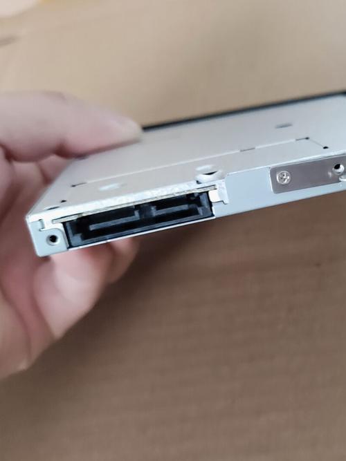 电脑光驱在哪里，电脑光驱在哪里显示？-第5张图片-优品飞百科