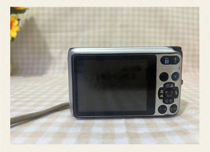 佳能a3000和a3000is哪个好？佳能a3000相机参数？