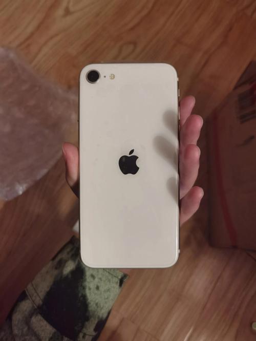 iphonese3内存多大，iphonese 32g？