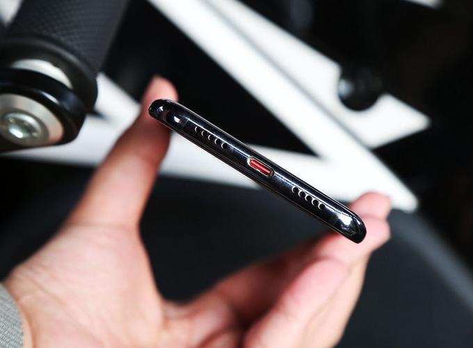 小米8屏幕指纹版和探索版区别就是？小米8屏幕指纹版是否探索版？-第4张图片-优品飞百科