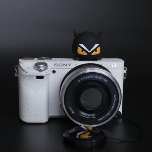 佳能200d和750哪个好？佳能200d和750d对比？