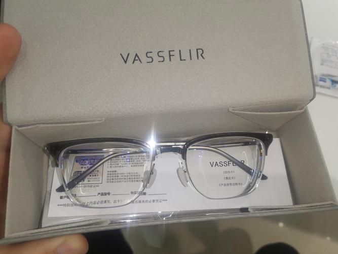 蔡司镜片是什么材质，蔡司非球面镜片是什么意思？-第4张图片-优品飞百科