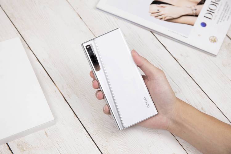 oppoa32是一体屏吗，oppoa32是直屏还是曲屏？